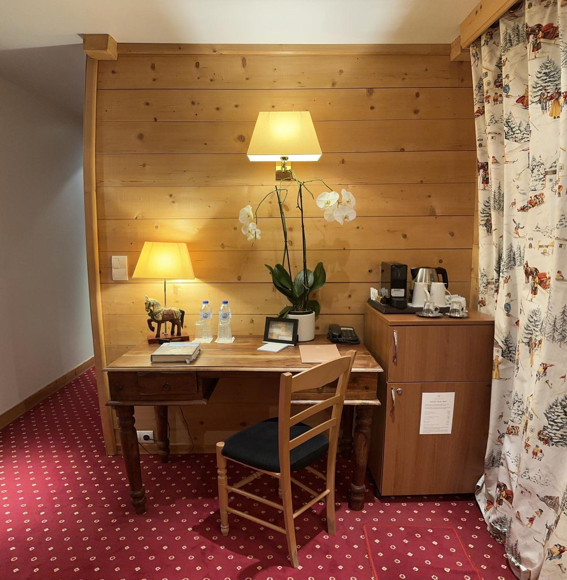 Hotel Le Chalet D'Auron Restaurant Et Spa Exterior photo